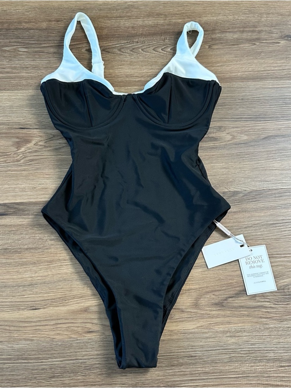 Juxlabel Destinations Underwire Black White One-Piece Swimsuit Small NWT $78